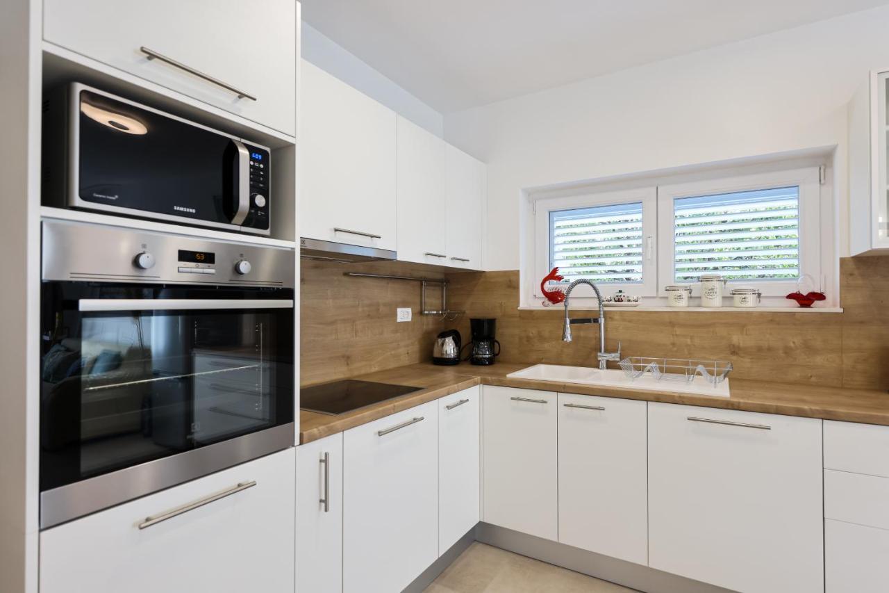 Apartment Puntamika Villa De Rosa - Ground floor Zadar Buitenkant foto