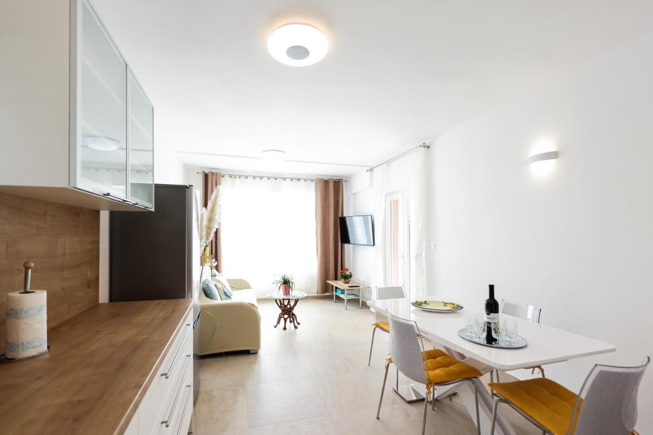 Apartment Puntamika Villa De Rosa - Ground floor Zadar Buitenkant foto