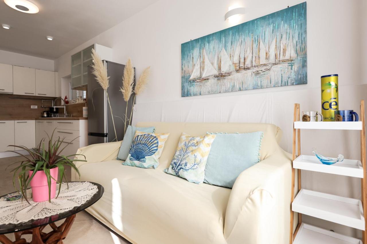 Apartment Puntamika Villa De Rosa - Ground floor Zadar Buitenkant foto