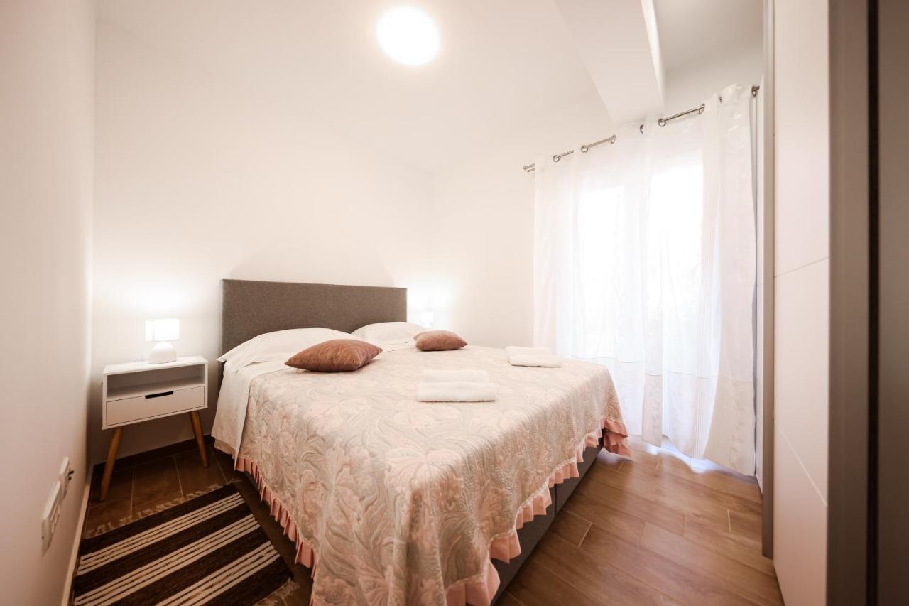 Apartment Puntamika Villa De Rosa - Ground floor Zadar Buitenkant foto