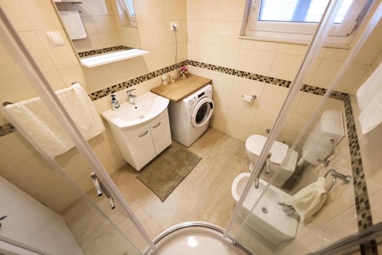 Apartment Puntamika Villa De Rosa - Ground floor Zadar Buitenkant foto