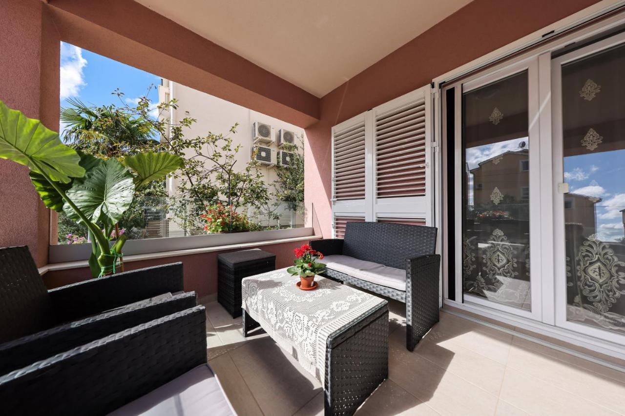 Apartment Puntamika Villa De Rosa - Ground floor Zadar Buitenkant foto